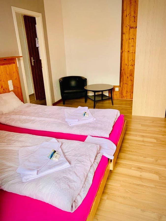 Weisses Roessli Hotel Leukerbad Bagian luar foto