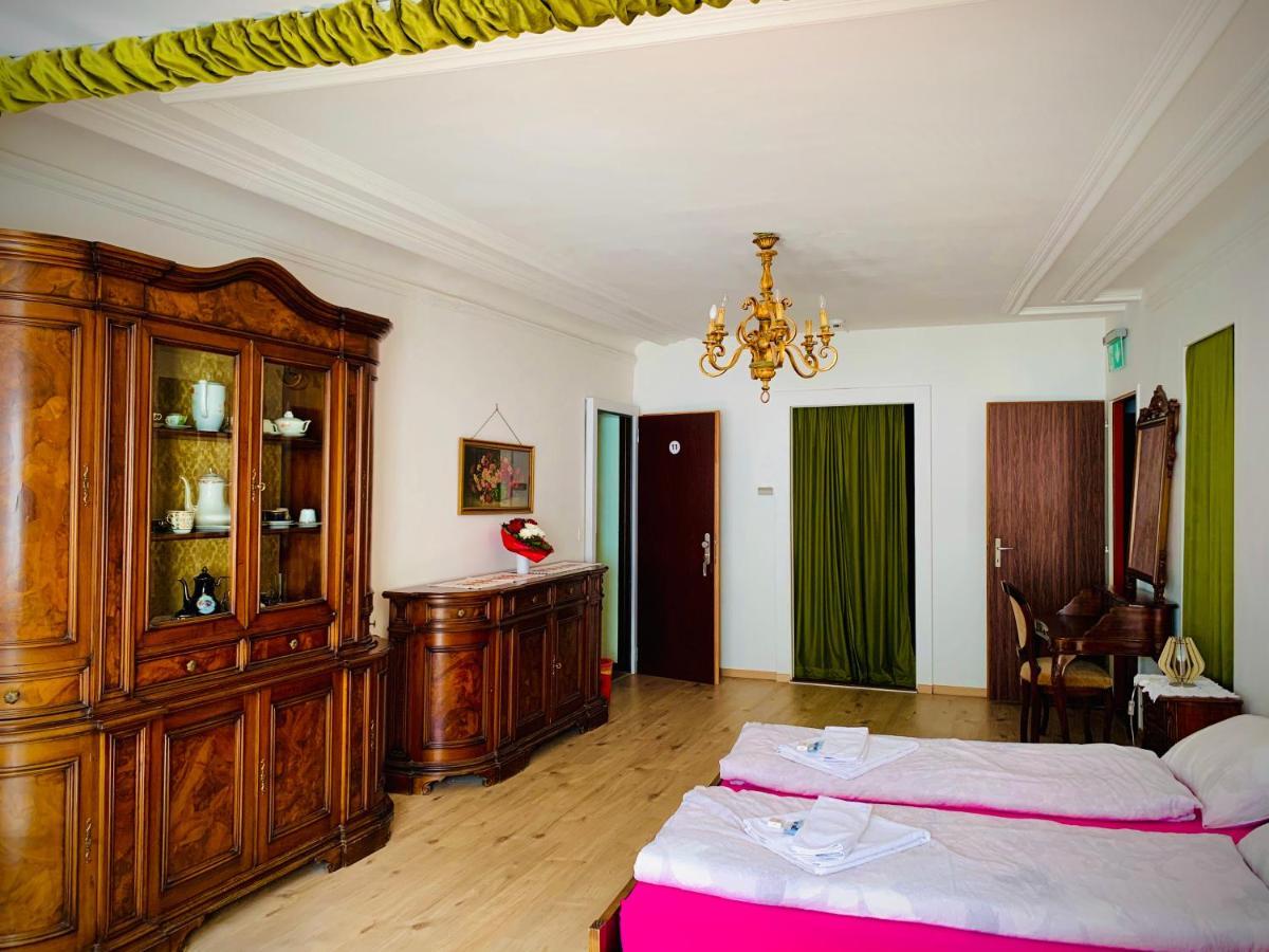 Weisses Roessli Hotel Leukerbad Bagian luar foto