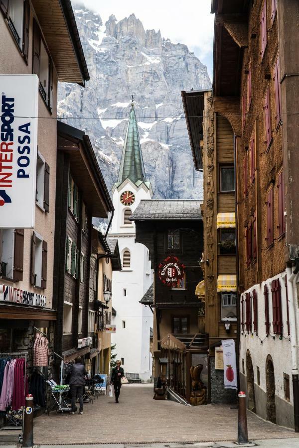 Weisses Roessli Hotel Leukerbad Bagian luar foto